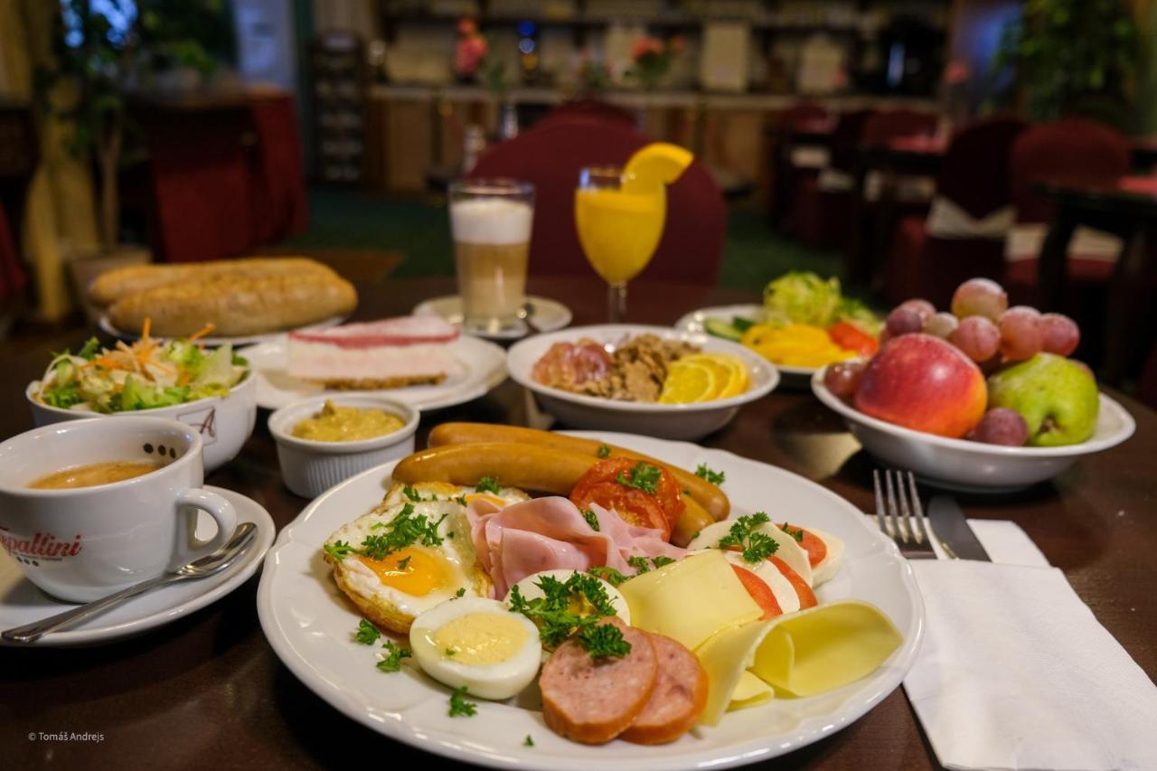 Hotel Tommy Wellness & Spa Náchod Eksteriør bilde